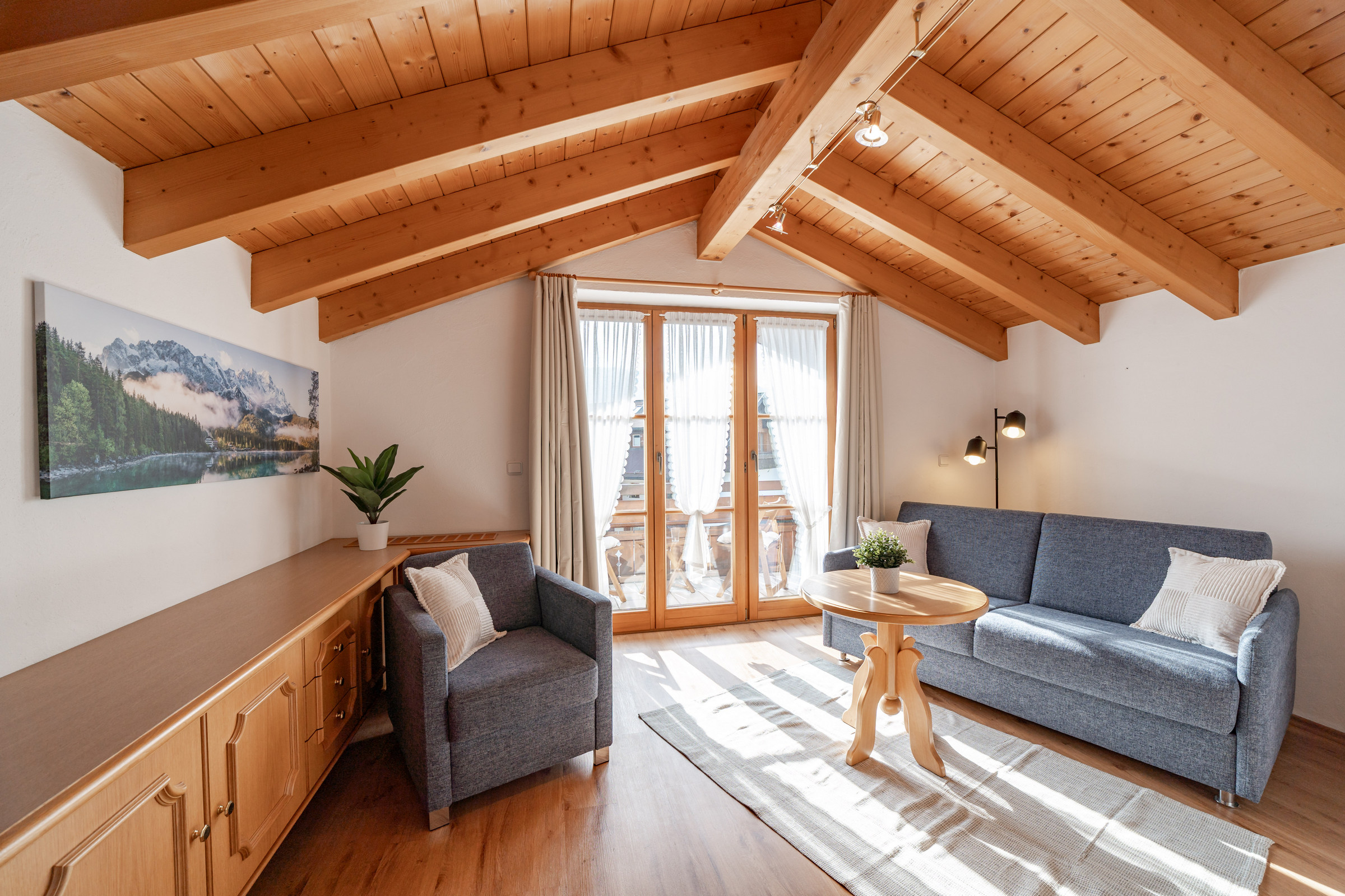 Landhaus_Christine_Oberstdorf_Allgaeu_Fotografie_Leo_Schindzielorz_20251017-A7C0-20251027215141-7telup.jpg