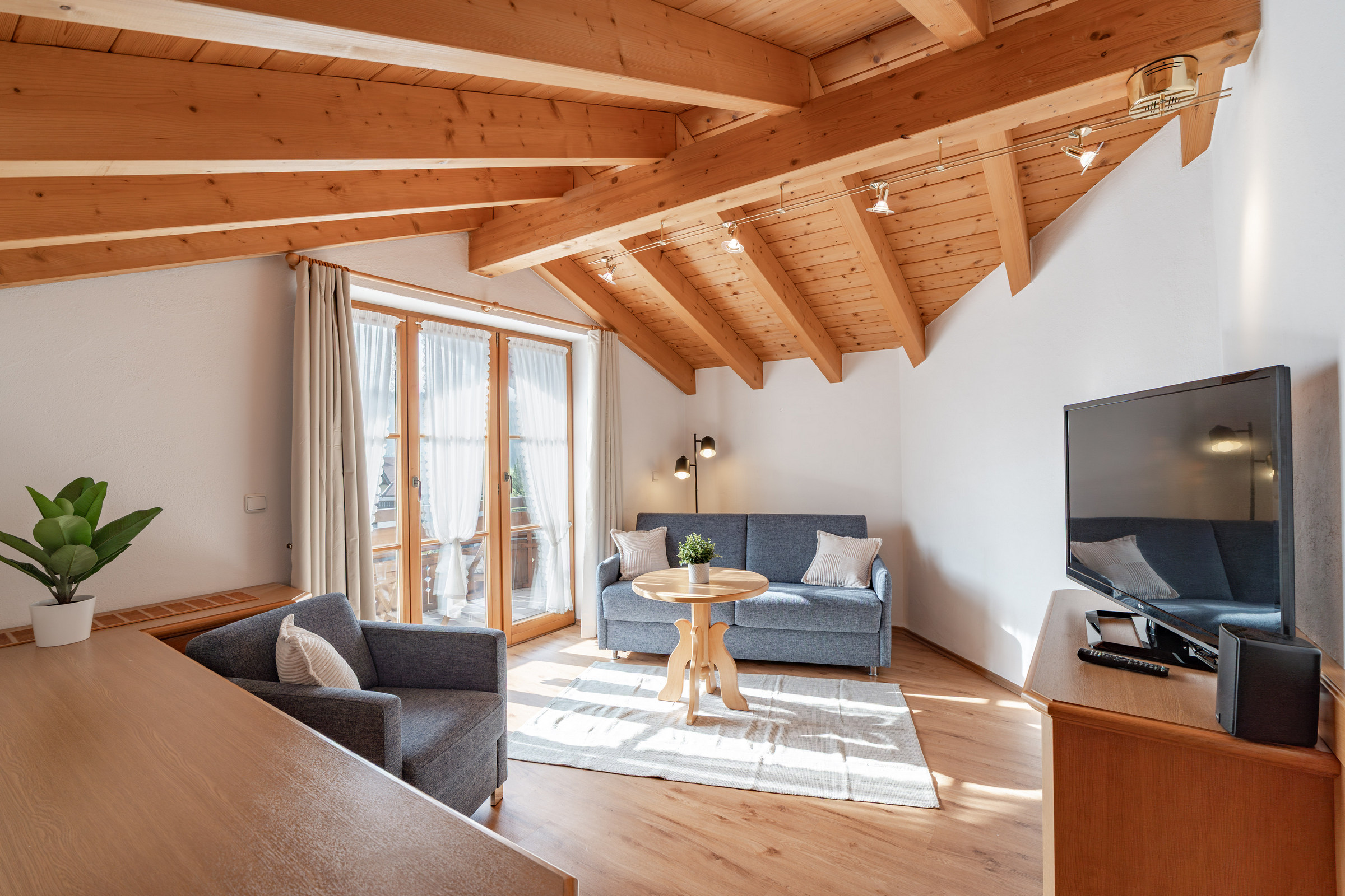Landhaus_Christine_Oberstdorf_Allgaeu_Fotografie_Leo_Schindzielorz_20251017-A7C0-20251027215141-r0l3et.jpg