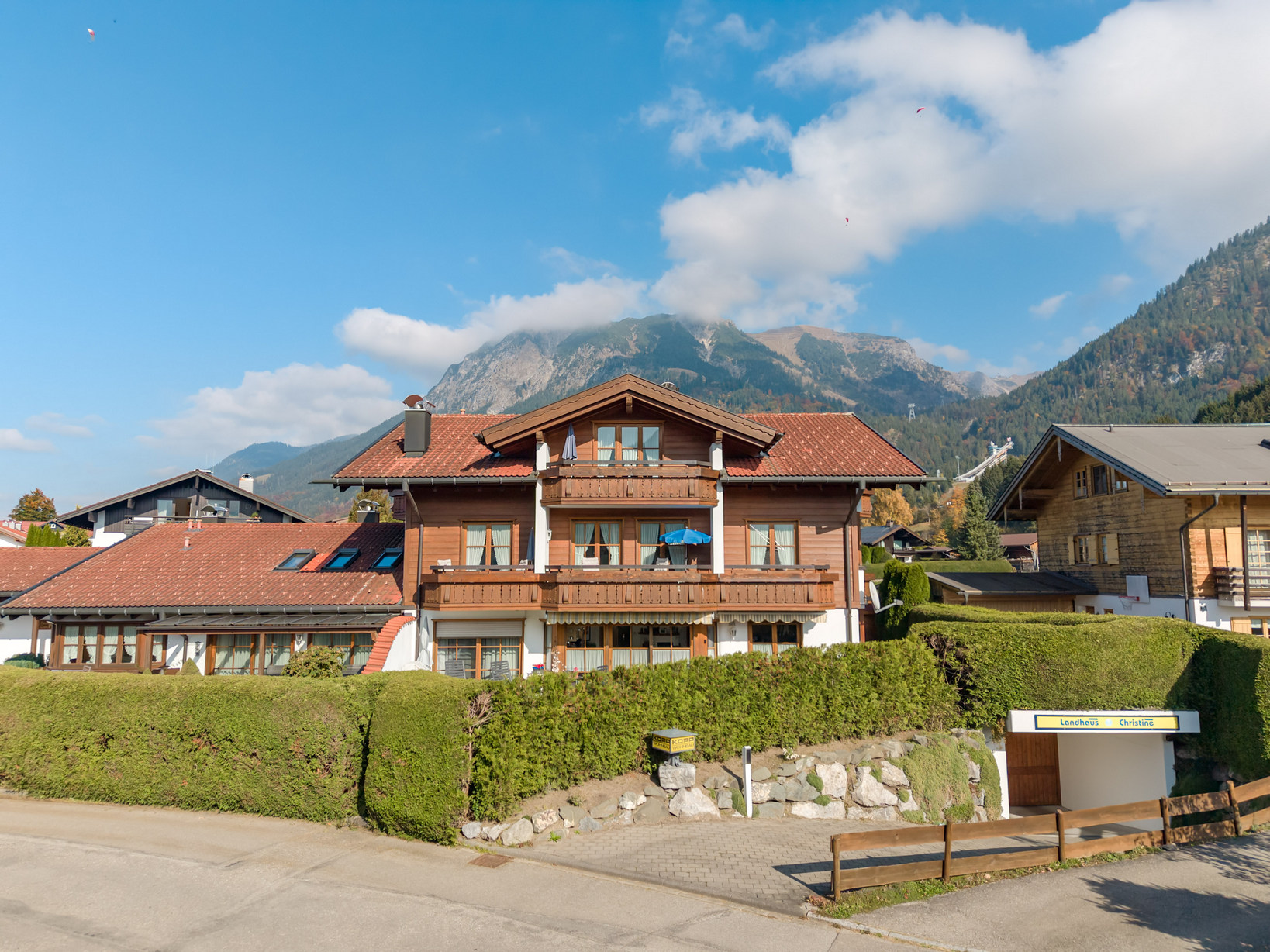 Landhaus_Christine_Oberstdorf_Allgaeu_Fotografie_Leo_Schindzielorz_20251017-DJI_-20251027215305-kdvev4.jpg